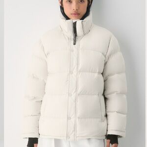 Aritzia Super puff cliMATTE